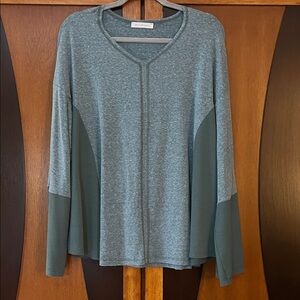 Ces Femme Denim Blue Knit Long Sleeve Top w/V Neck-Long Pieced Sleeves- & Sides